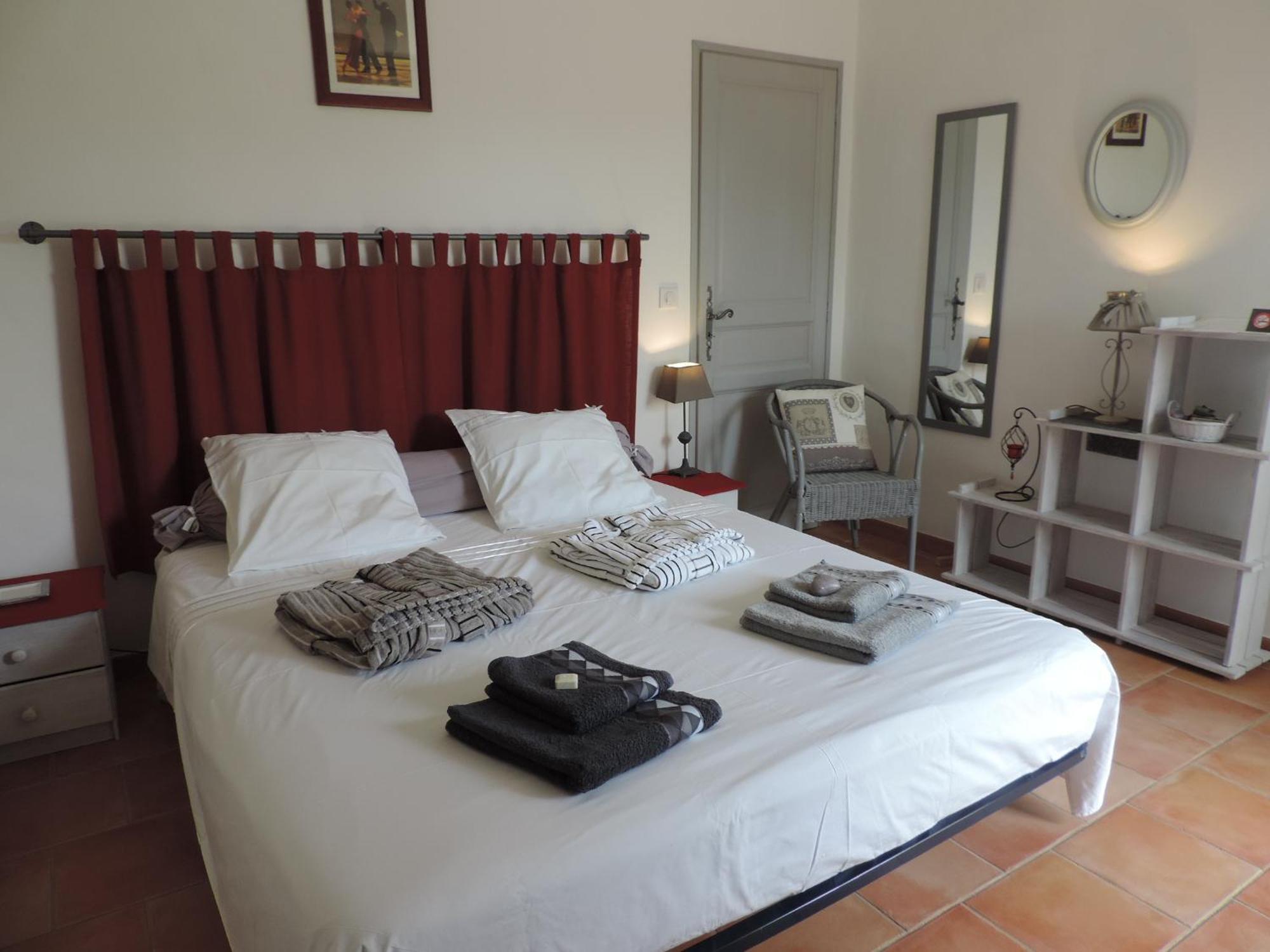 Chambre 2 Pers, Cuisine D'Ete Le Fare Tchanque Parking Gratuit Sur Place Cavaillon Kültér fotó