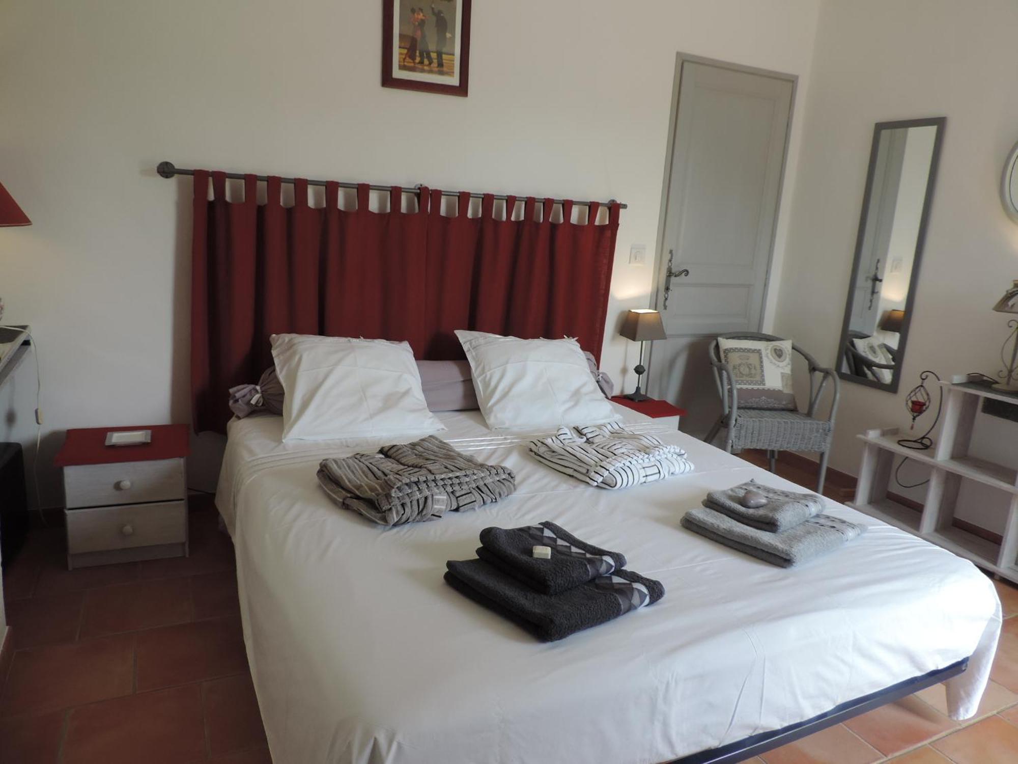 Chambre 2 Pers, Cuisine D'Ete Le Fare Tchanque Parking Gratuit Sur Place Cavaillon Kültér fotó