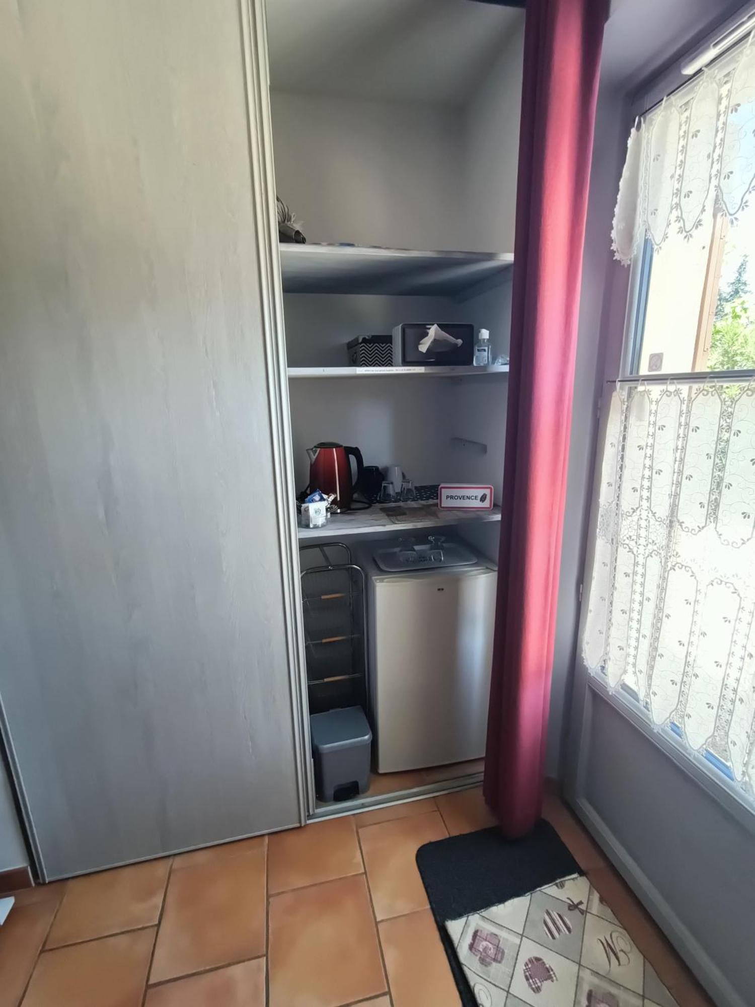 Chambre 2 Pers, Cuisine D'Ete Le Fare Tchanque Parking Gratuit Sur Place Cavaillon Kültér fotó